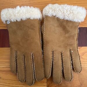 UGG Tan Shearling Gloves Women’s Medium
